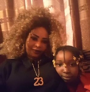 Meet your Posher, Estefânia baia